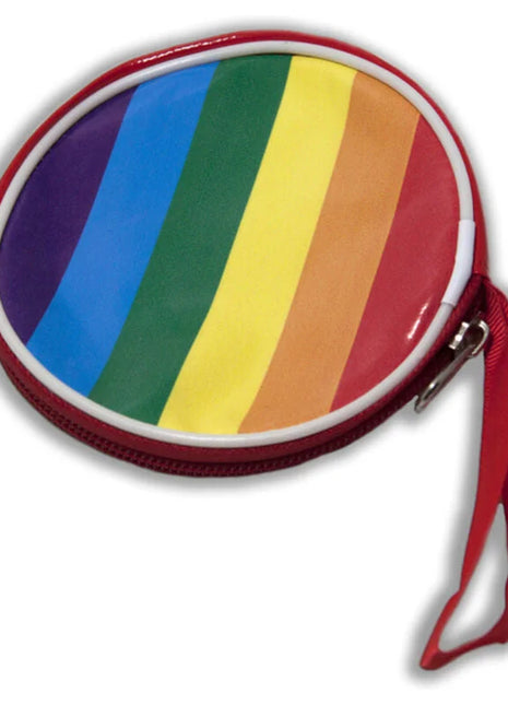 Runde geldbörse in regenbogenfarben mit rotem reißverschluss und passendem handgelenkriemen pride lgbt-flagge