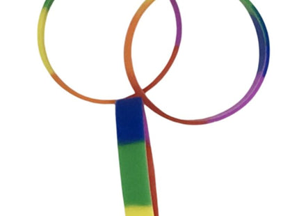 Pride lgbt-flagge silikonarmband mit regenbogenfarbenen interlocking ringen und sanften farbübergängen