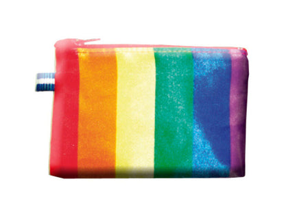 Rainbow-gestreifte reißverschlusstasche pride lgbt-flaggengeld mit glänzender struktur und kleinem blau-weißem etikett