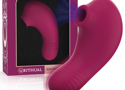 Ein magentafarbener silikon pocket klitorisstimulator rithual shushu pro mit ergonomischem design und zwei motoren