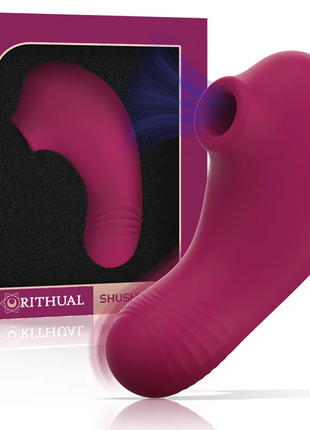 Ein magentafarbener silikon pocket klitorisstimulator rithual shushu pro mit ergonomischem design und zwei motoren
