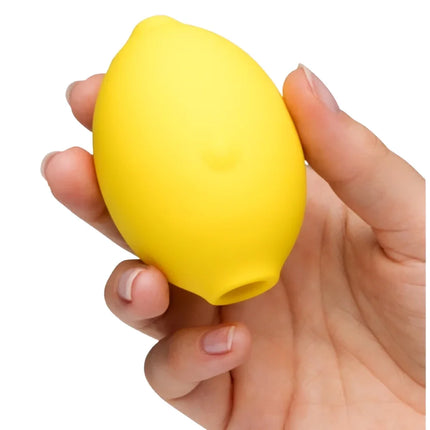 Romp lemon crush ist ein gelber, zitronenförmiger klitorisstimulator aus glattem silikon für angenehmen genuss