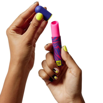 Ein pink-lila marmorierter romp lipstick lippenstift-vibrator mit blauem deckel für äußeren klitorisstimulation
