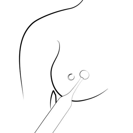 Ein schlankes metallisches piercingwerkzeug mit rundlichen spitzen neben dem roten romp pop klitorisvibrator aus silikon