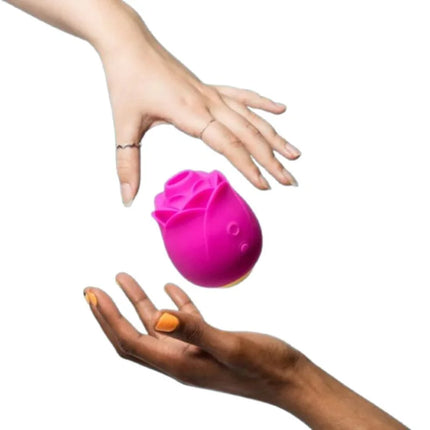 Vibranter pinker silikon romp rose 2.0 klitorisstimulator mit pleasure air für äußere klitorisstimulation und gelber basis