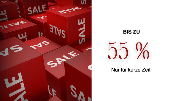 Rote, würfelförmige Verkaufsschilder mit weißer 'Sale'-Beschriftung.