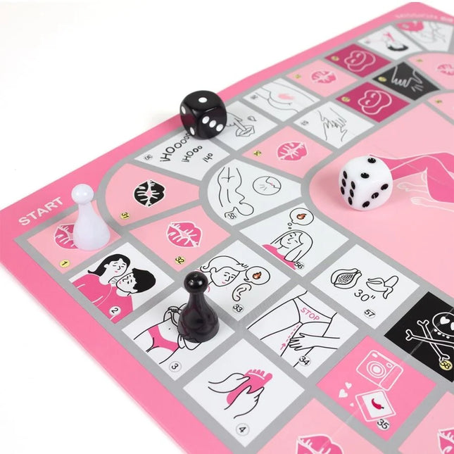 Illustriertes brettspiel secret play mission 69 mit rosa weißem spielbrett, schwarzen weißen würfeln und farbigen figuren