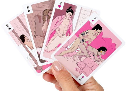 Rosa illustrierte spielkarten mit stilisierten figuren im badezimmer für paare secret play kartenspiel