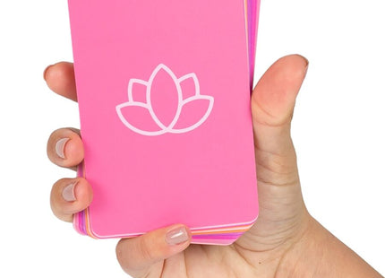 Ein lebhaftes pinkfarbenes kartenspiel mit minimalistischem weißem lotusblumendesign für massagezeit