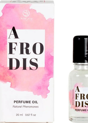Eine klare glasflasche mit schwarzem deckel und rosa aquarelletikett, enthält afrodis parfümöl mit pheromonen für frauen 20 ml