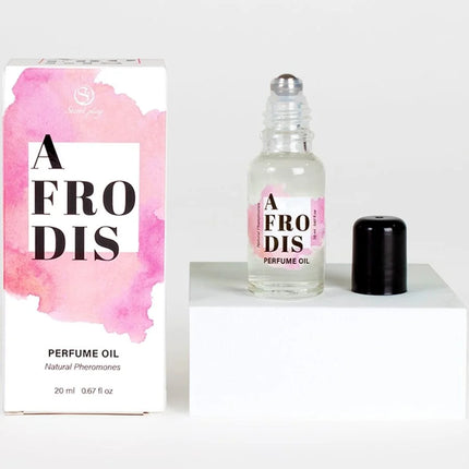 Ein klarer glas-roller mit afrodis parfümöl mit pheromonen für frauen 20 ml und passende rosa verpackung