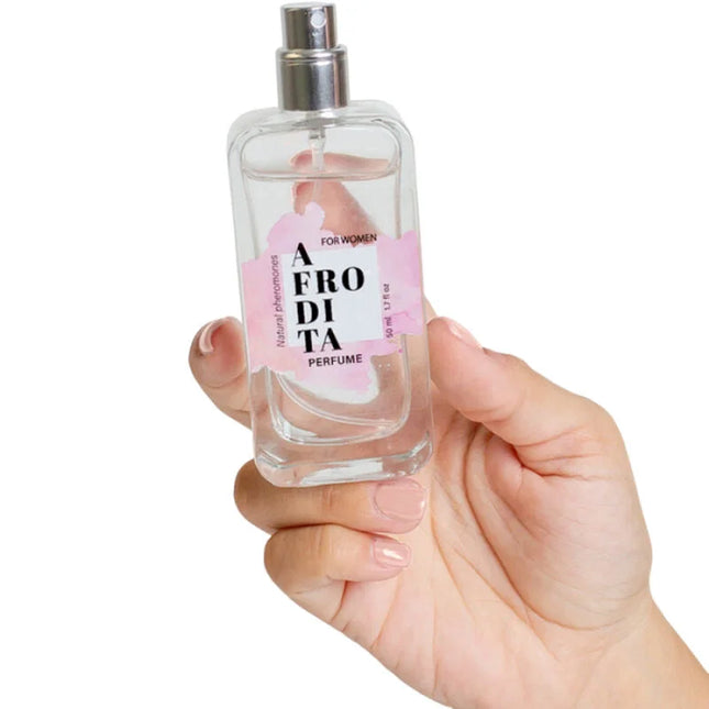 Ein klarer glasparfumflakon mit silbernem sprühkopf und rosa etikett afro di ta parfum für frauen