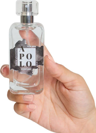 Klare glasflasche apollo für männer parfum mit silberner sprühdüse und schwarz-weißem etikett sekretplay pheromonspray 50 ml