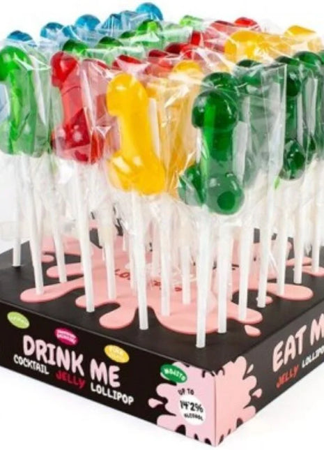 Ein farbenfrohes sortiment penis-lutscher in cocktailglasform mit alkohol einzeln verpackt auf weißen stielen