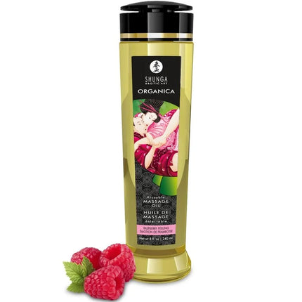 Eine große transparente flasche shunga organica kissable bio-massageöl mit himbeerduft, schwarzer kappe und goldrand, gefüllt mit goldgelber flüssigkeit
