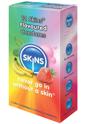 Bunte box mit 12 skins kondomen in geschmacksrichtungen mit regenbogenverlauf und bananen sowie erdbeerillustrationen