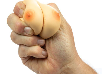 Beige silikon stressball in brustform mit orangenem nippel design von spencer und fleetwood zur stressreduktion
