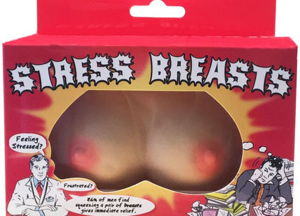 Rote plastikbox mit einem paar beiger silikonähnlicher stress-relief brüste von spencer & fleetwood
