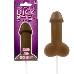 Ein brauner milchschokolade-lutscher in penisshaped form in lila verpackung mit pinkem text von spencer & fleetwood