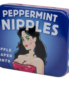 Blaues und pinkes metalldöschen mit retro-illustration einer frau in rotem top, spencer & fleetwood zuckerfreie nippelminze