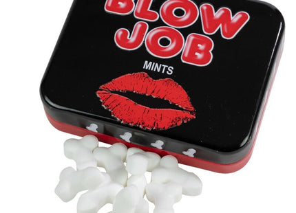 Schwarze und rote metalldose mit roten buchstaben blow job mints und weißen willi-förmigen zuckfreien mints von spencer & fleetwood