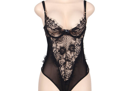 Schwarzer lace teddy queens plus mit floralen spitzenmustern und transparenten mesh-einsätzen