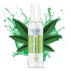 Ein weißer pumpflasche wasserfeel cannabis sativa lotion mit grünem etikett und cannabisblättern bei kleine menge anwenden um allergische reaktion auftritt zu vermeiden