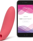 Pinkes silikon we-vibe melt sucker app pleasure device neben smartphone mit der we-connect app angezeigt