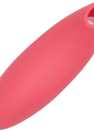 Rosa silikon-eierschneider mit glattem rundlichem griff und ovaler öffnung im we-vibe melt sucker app produkt