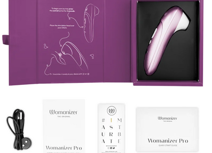 Ein schlankes womanizer pro vibranten klitoralstimulansgerät in lila mit einem glatten ergonomischen design