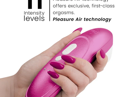Ein eleganter pinkfarbener womanizer pro vibrant klitoralstimulator mit glatter glänzender oberfläche und weißen tasten