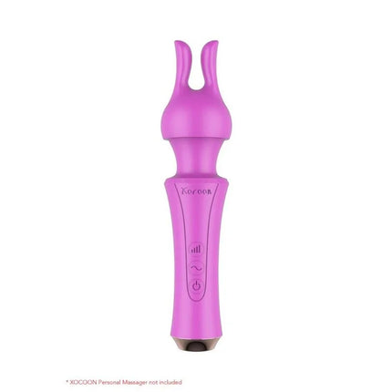 Ein lebhafter pinker xocoon persönlicher massager mit ergonomischem design und zwei gebogenen zinken oben